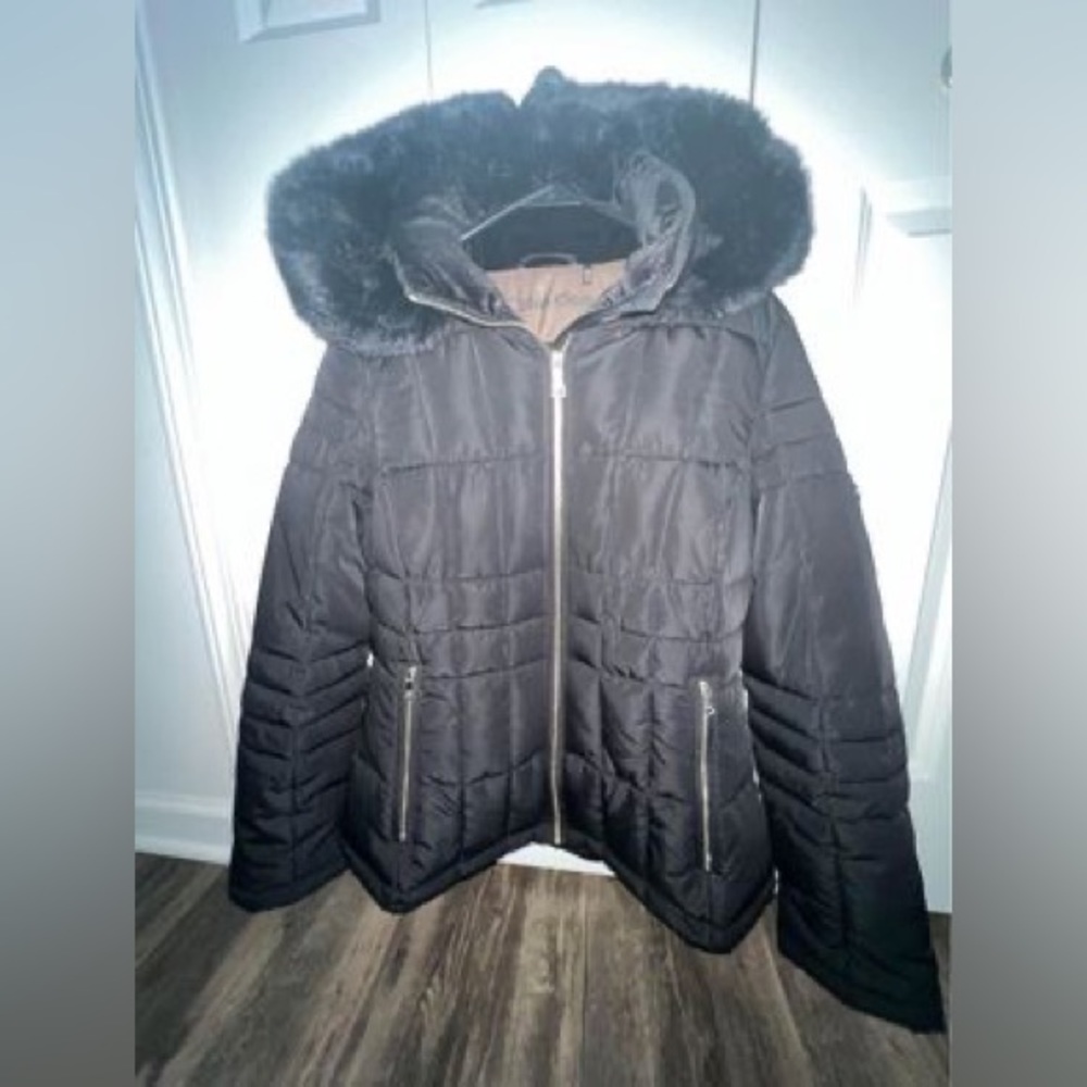 Calvin Klein winter Jacket. Short Faux Fur Trimmed Puffer size small